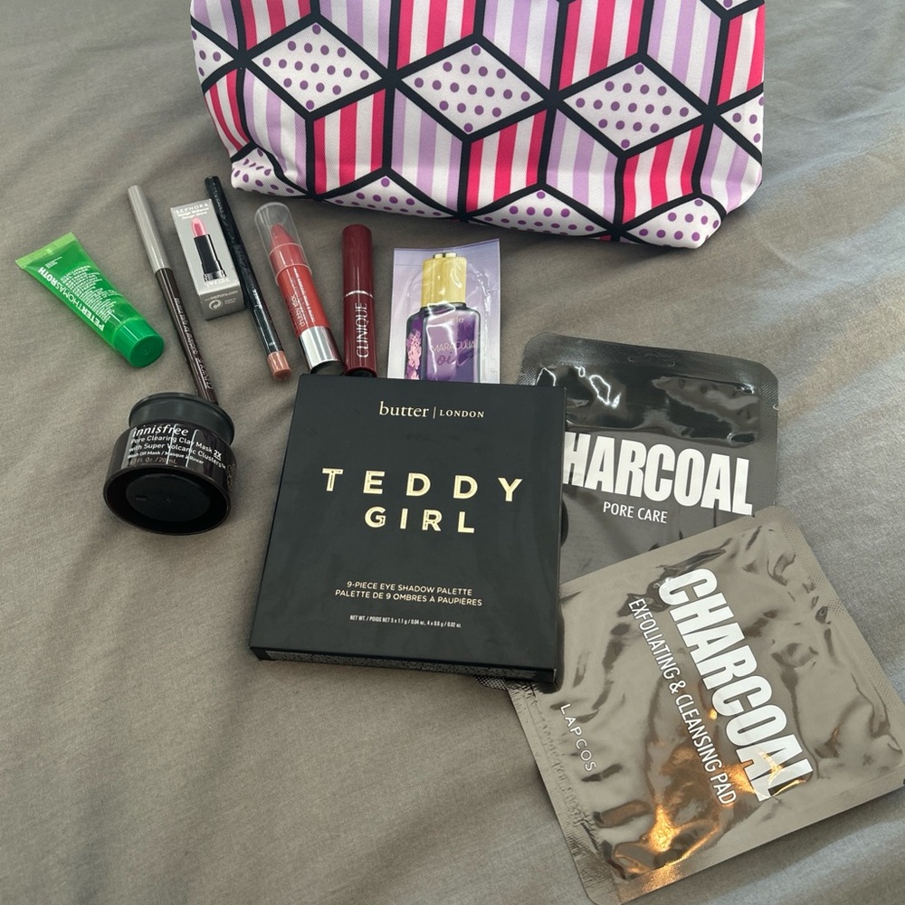 Clinique Geometric Makeup Bag with full sizes and samples